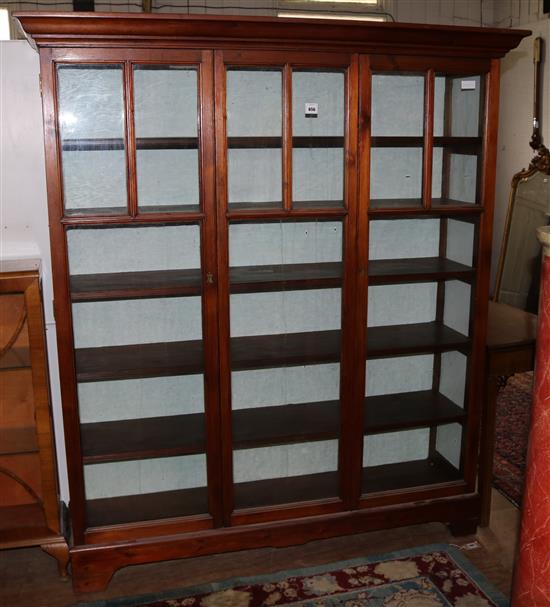 3 door glazed bookcase(-)